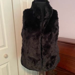 Besutiful black faux fur vest